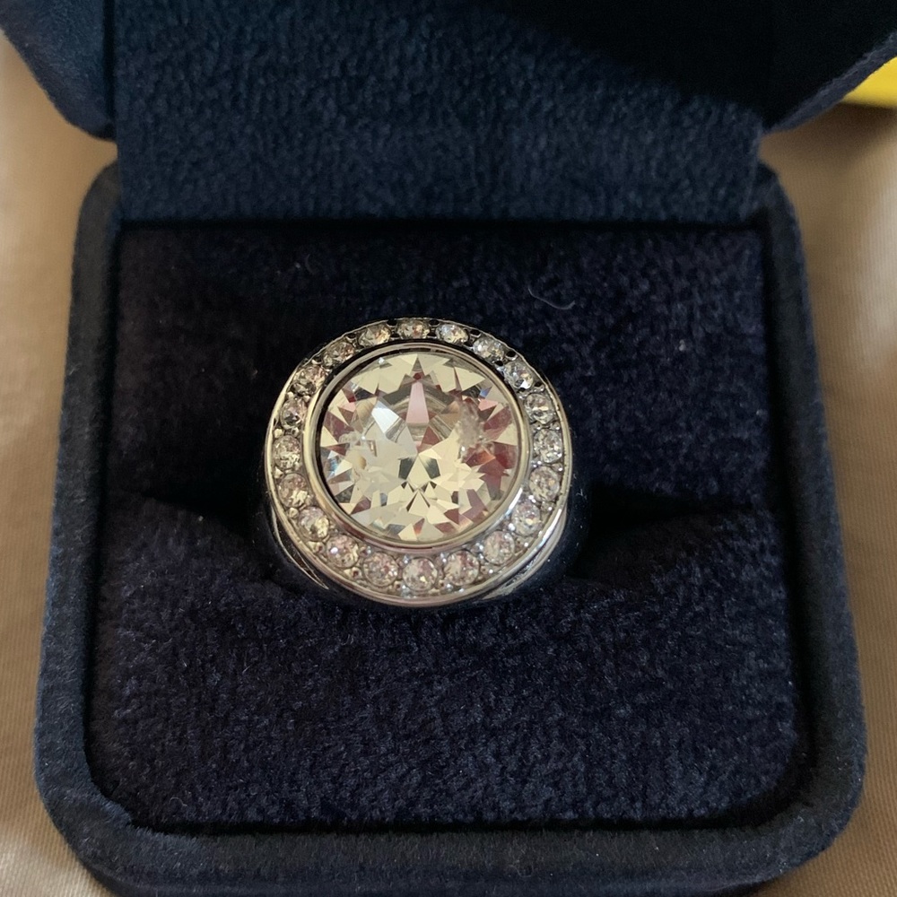 Cubic zirconia ring
